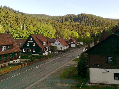 BH29 Außenansicht, Harzer Berge im Hintergrund